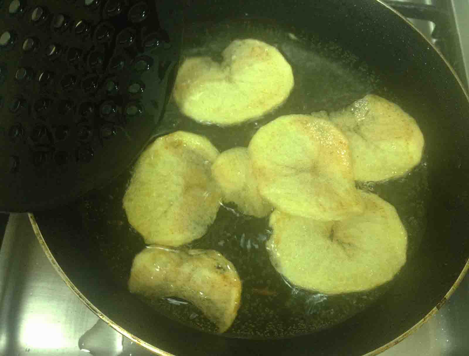 чипсы дома из картошки. чипсы на сковороде. как сделать домашние чипсы на сковороде. как сделать домашние чипсы на сковороде. чипсы из картошки.