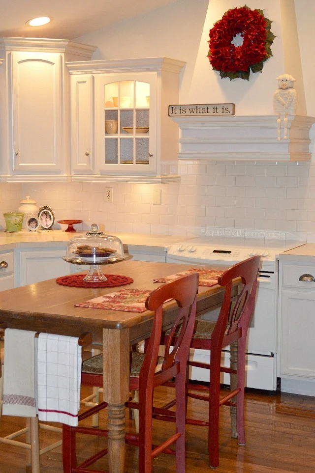 White and Red Kitchen Decor