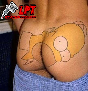 Tatuaje Homero Simpson en el culo