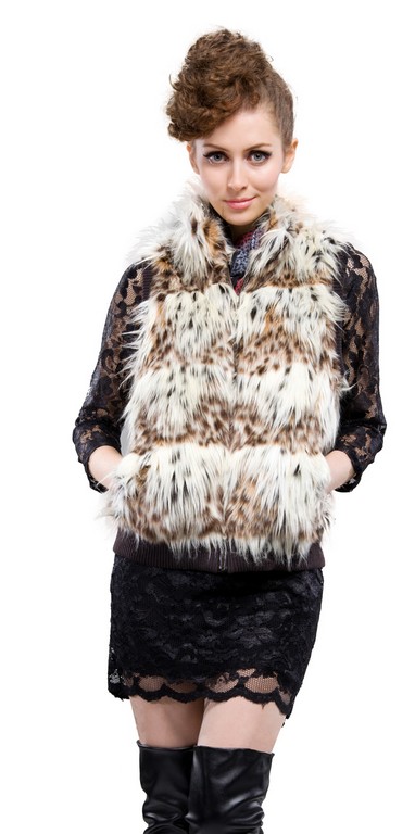 Lovely girl like to many things like fashion fur coat,beautiful shoes