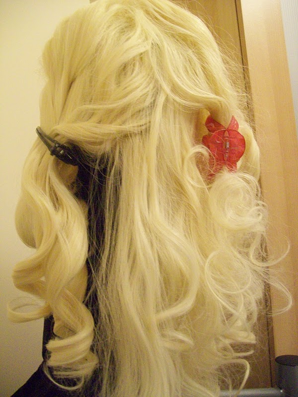 DoKi DoKi Cosplay How to brush a curly wig/Styling hime lolita wig