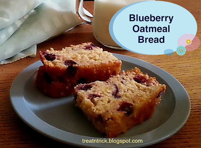 Blueberry Oatmeal Bread Recipe @ treatntrick.blogspot.com