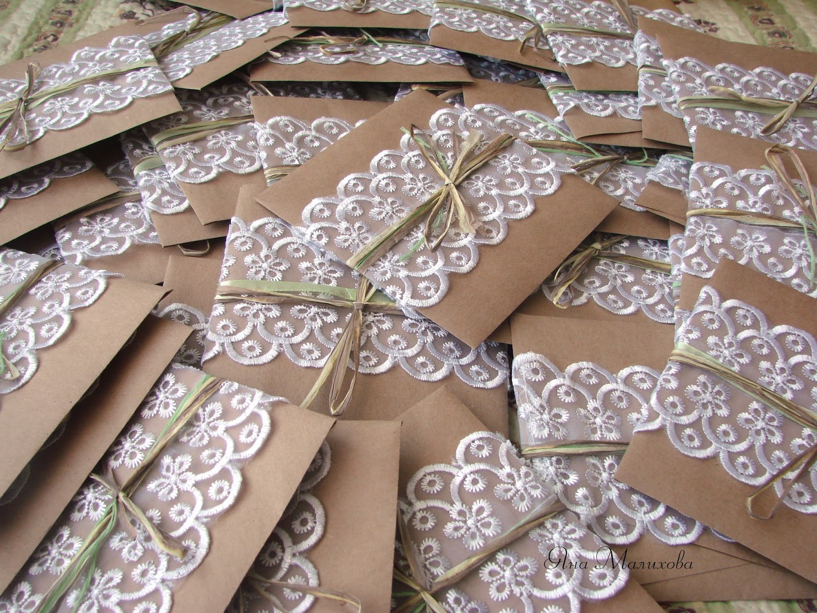 Свадебное приглашение-конвертик с кружевом