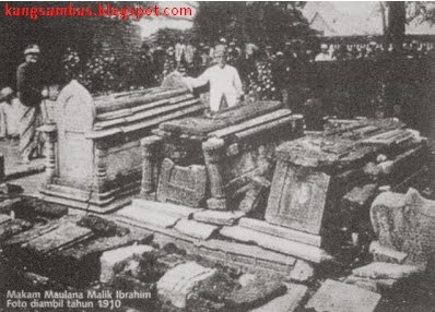 Makam Sunan Gresik Tahun 1910 (sebelum dipugar) Makam Sunan Gresik Tahun 1910 (sebelum dipugar)