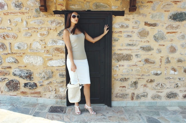 Cream & Gold | Sleek & Chic outfit.Anel white pencil skirt.Pin Up gold knitted top.Dita "Marseilles" sunglasses.Sophisticated looks.Studded bag and sandals.Anel ρουχα.Pin Up ρουχα.