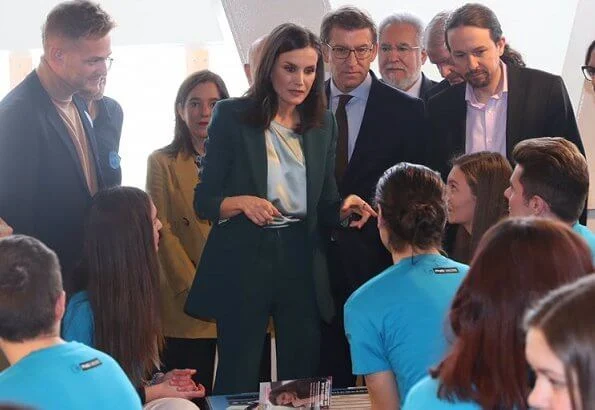 Queen Letizia wore a new suit and a silk blouse by Hugo Boss. Her shoes were by Magrit