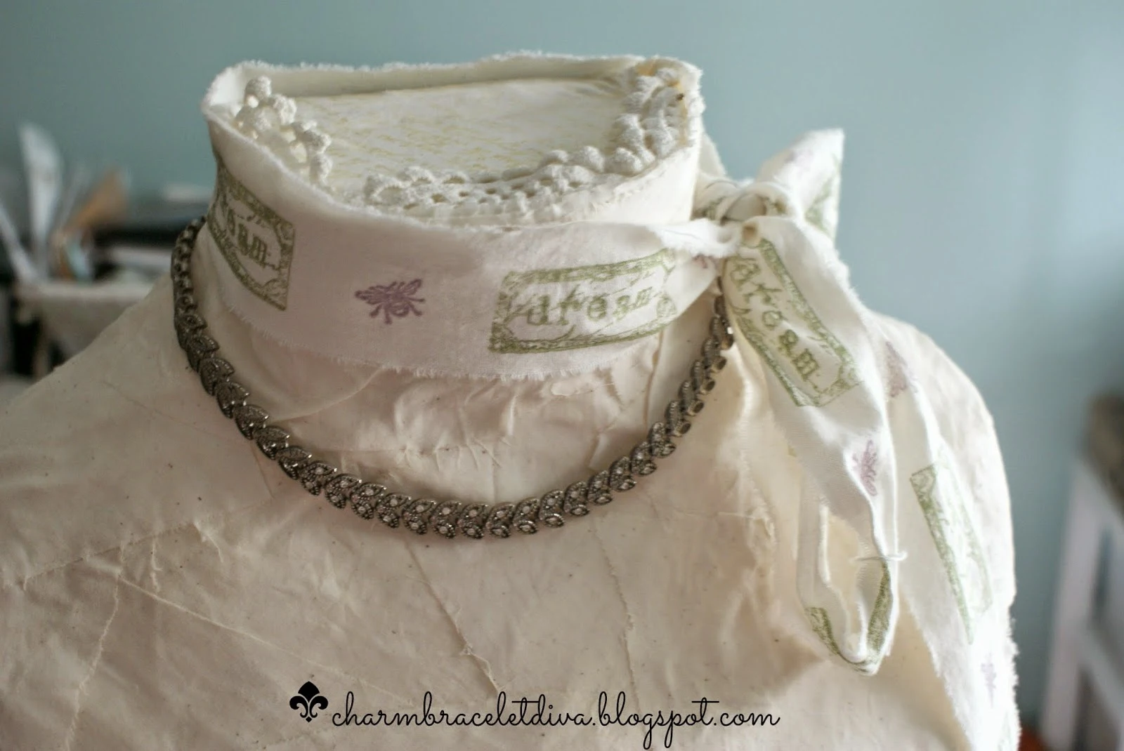 vintage rhinestone laurel leaf necklace