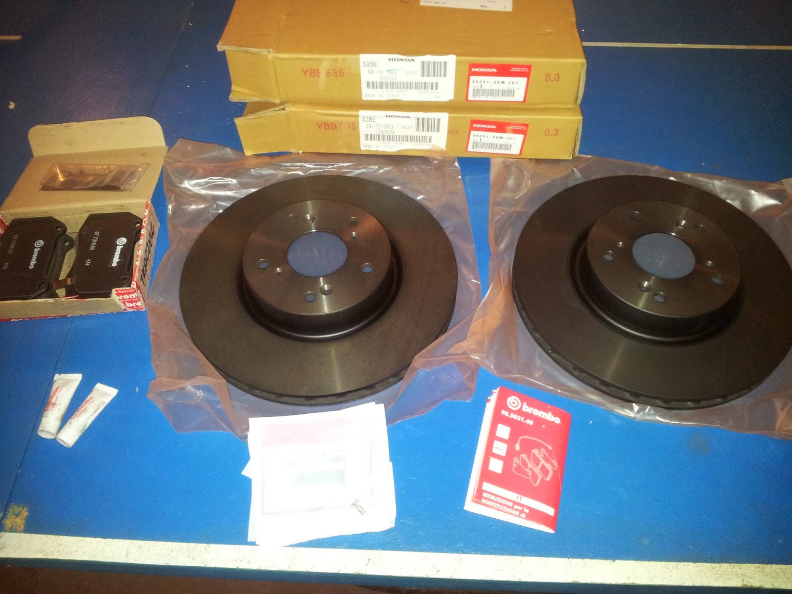 Acura RSX TypeS / Honda Integra DC5 How to replace Brembo brake pads