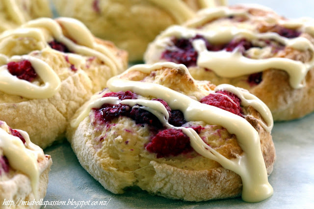 Raspberry Scone recipe y Mia Bella Passion-Treasure Hunt Thursday- From My Front Porch To Yours