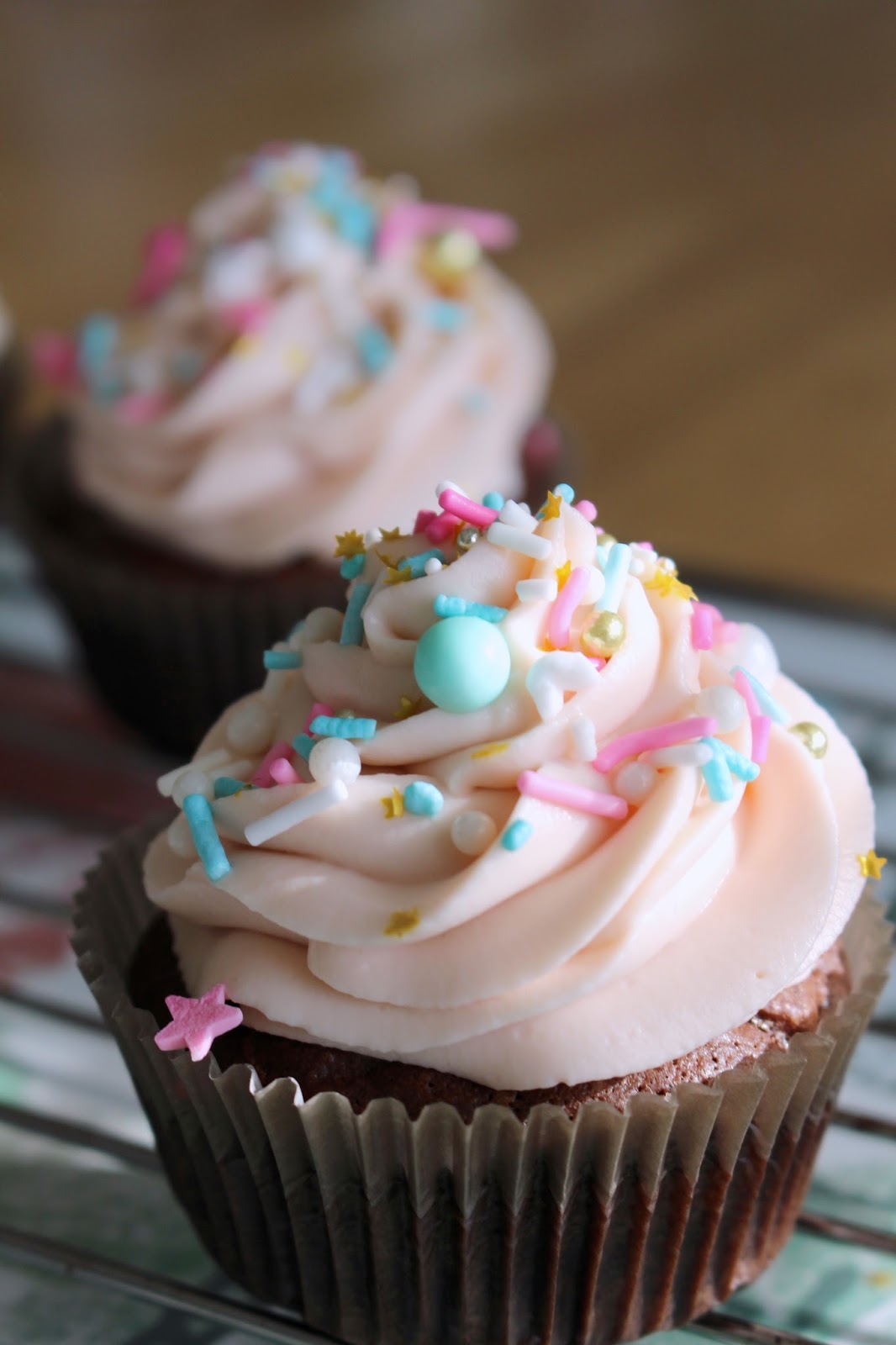 Curls & Cakes Brownie cupcakes with White Chocolate Cream Cheese Frosting