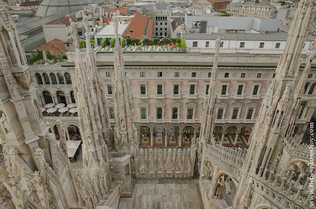 Subir a tejado terraza Duomo Milan viaje Italia