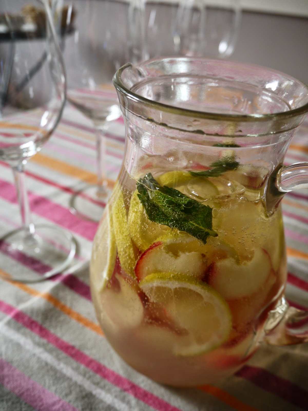 White Peach Sangria by Appetit Voyage