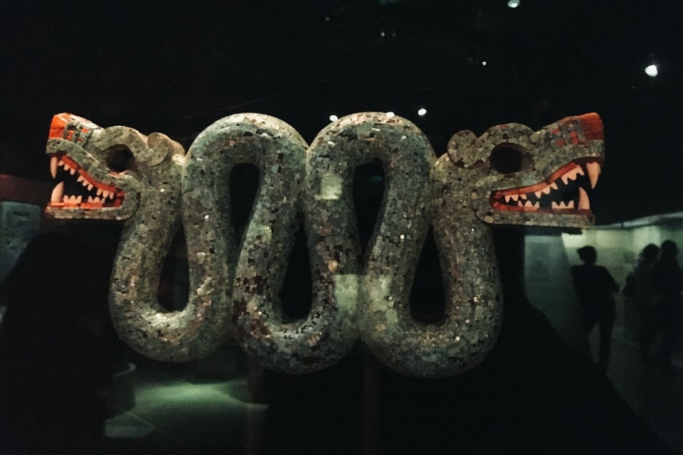 双頭の蛇（Double-headed serpent turquoise mosaic）