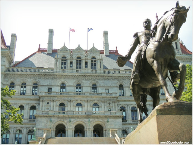 Escultura de Philip Sheridan frente al New York State Capitol, Albany Escultura de Philip Sheridan frente al New York State Capitol, Albany