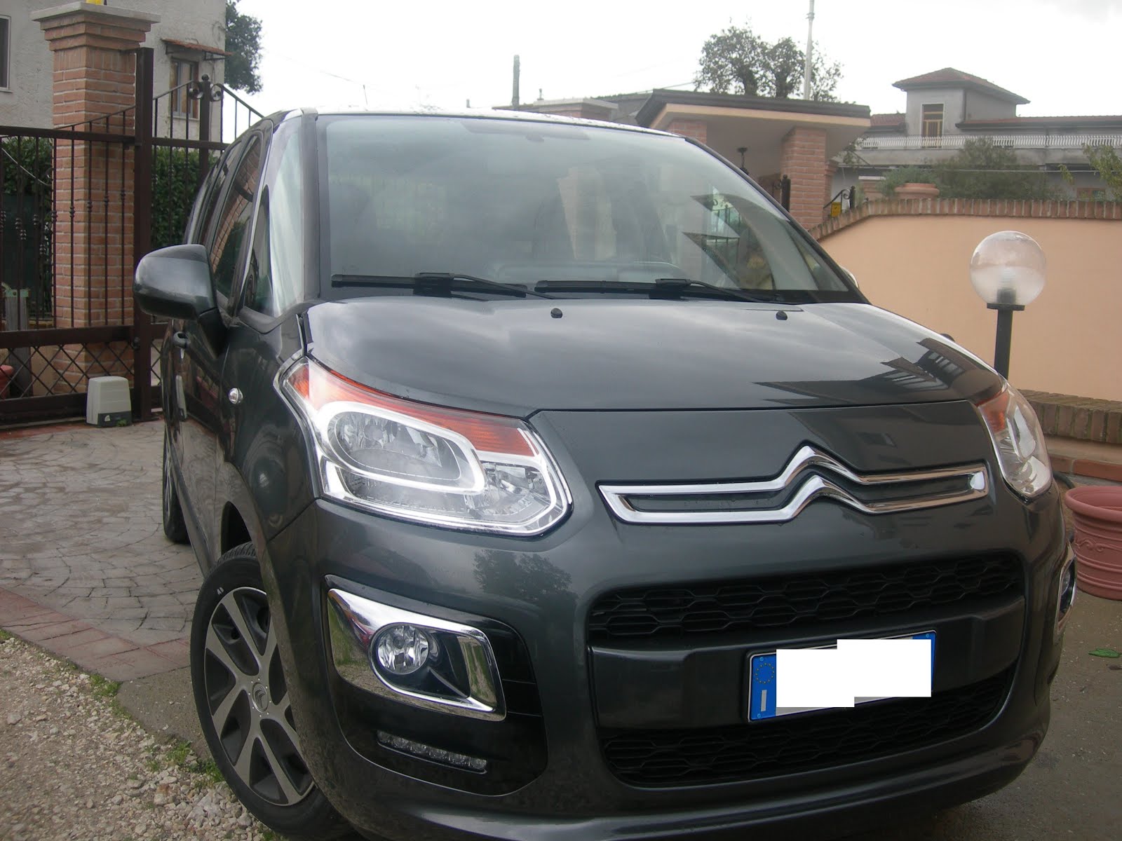 Citroen C3 Picasso 1.4 benz 95 CV 59.000 km Anno 2013 full optional Prezzo 8.000,00 euro