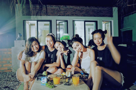 Di du lich voi hoi ban gai ma thich the nay, thi can gi nguoi yeu nua? - Anh 9