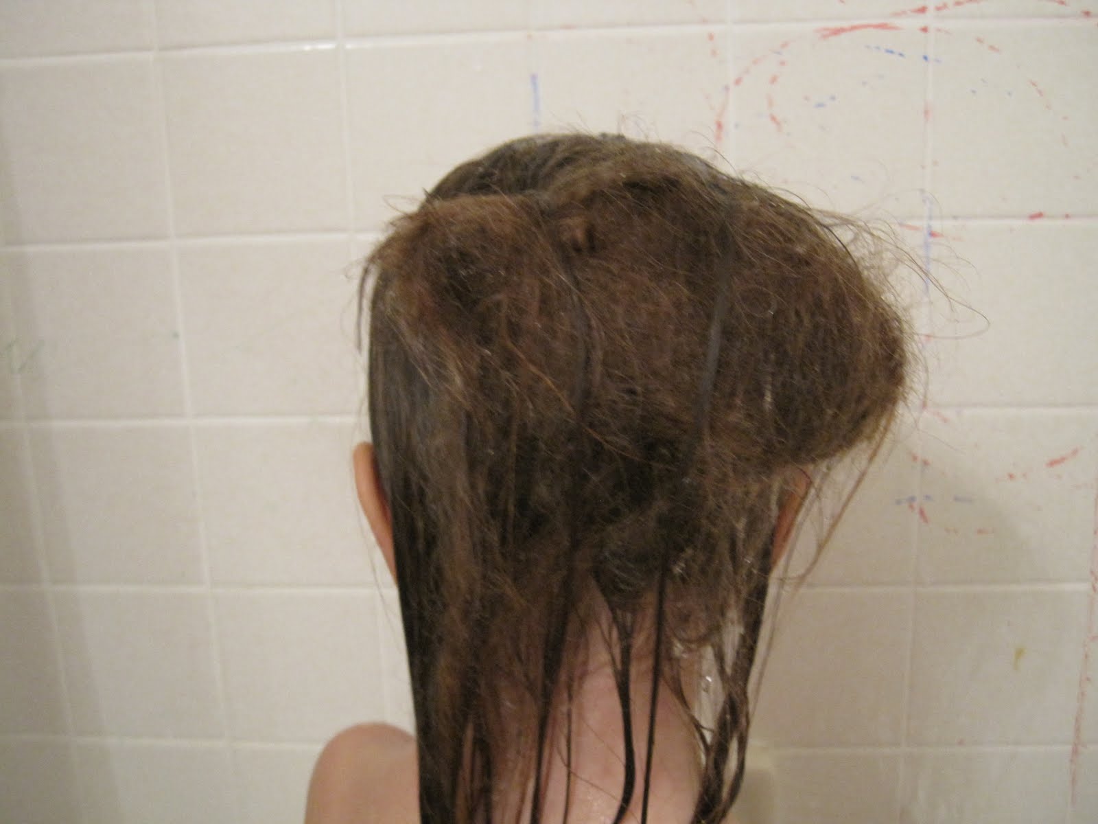 Почему голова грязная после мытья. Грязные волосы. Запутанные волосы.