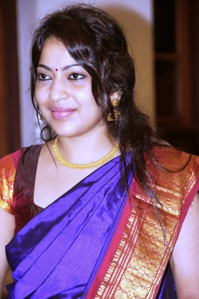 South Indian TV Anchor Ramya Hot Hip Navel Stills In Traditional Blue Saree