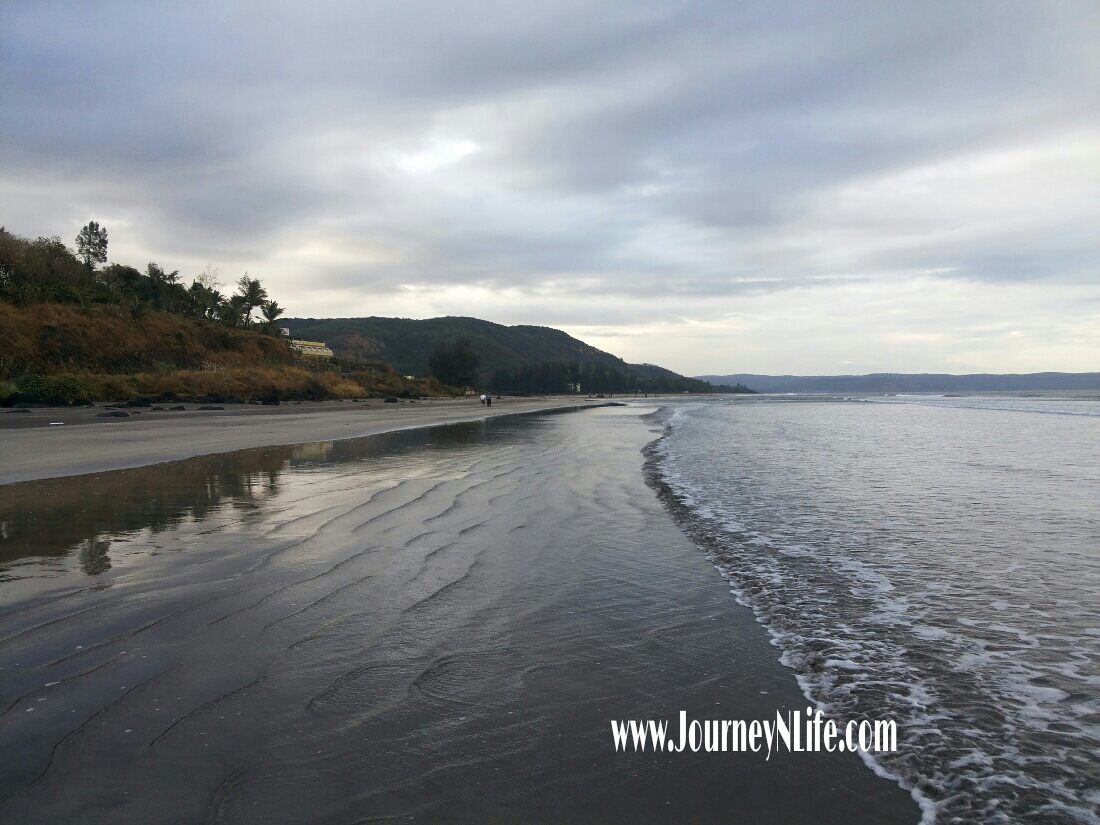 Bike trip to Karde Beach near Dapoli on the Konkan coast