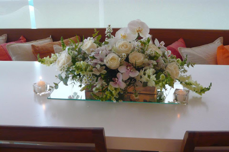 Festa de Aniversario de Camila jantar , arranjo floral centro de mesa.