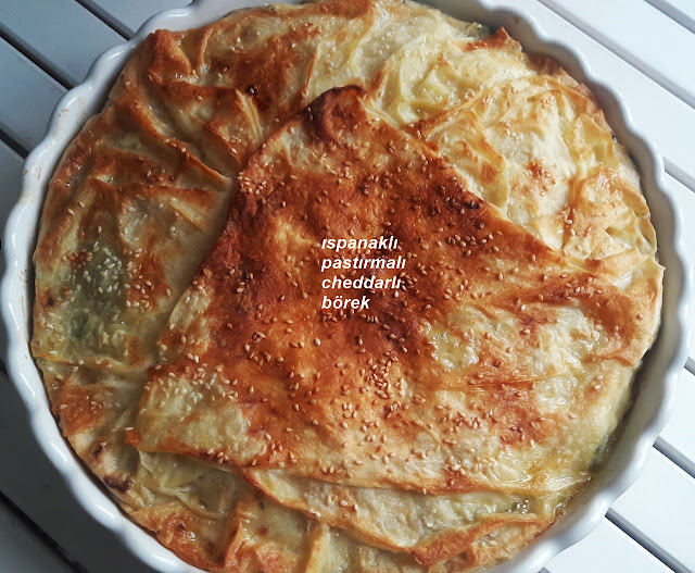 gülcelezzetler ISPANAKLI PASTIRMALI CHEDDARLI BÖREK
