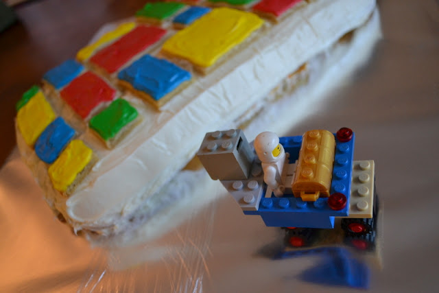 handmade mommy: Mod Lego Cake
