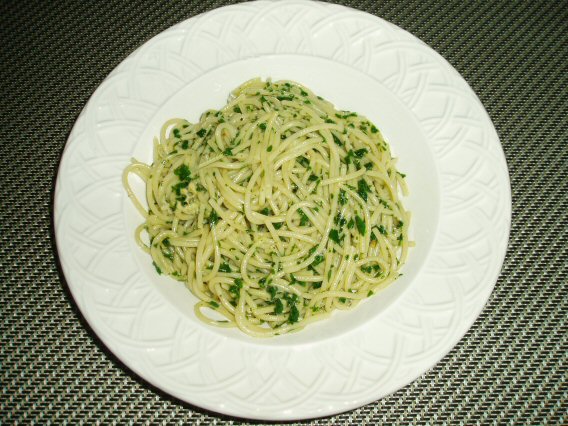 Meatless Mediterranean: Spaghetti with Garlic, Olive Oil, and Parsley