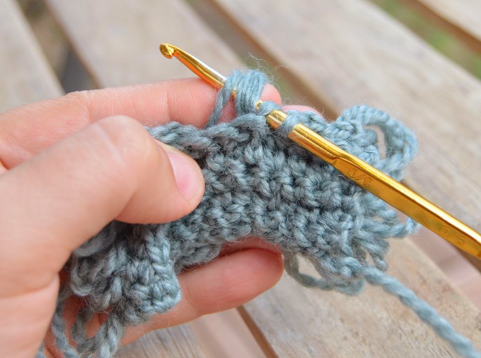 How do you make a crochet loop stitch? | LillaBjörn's Crochet World