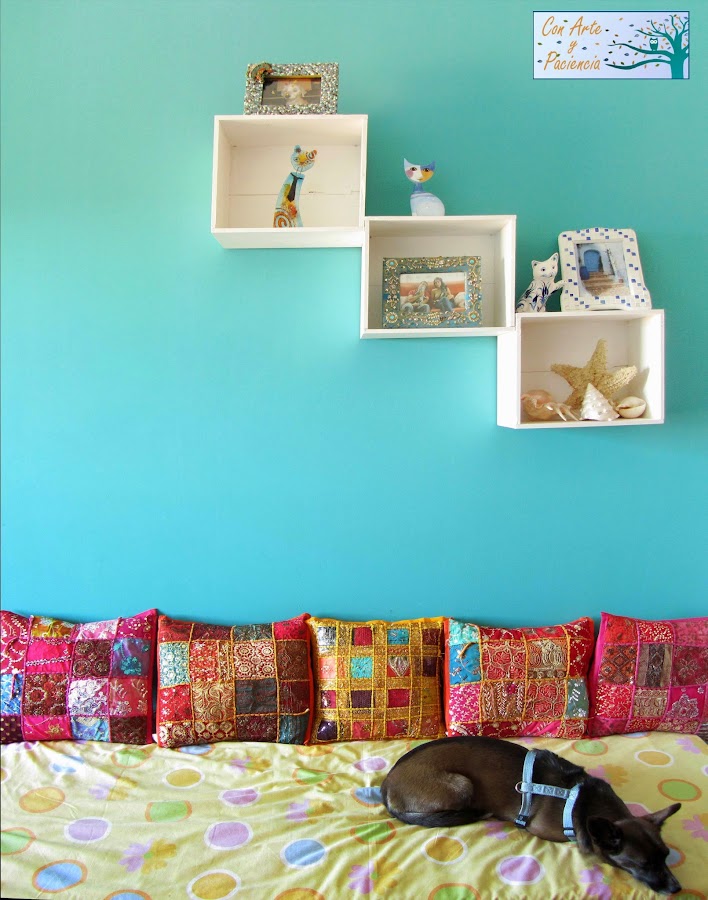 gatos,decorar,decoración,cajas,blancas,estanterías,marcos,fotos,hindu,mosaico,cojines,árabe,lámpara,tiffany,