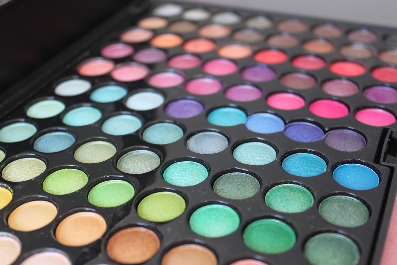 Australian Beauty Review: Coastal Scents 88 Ultra Shimmer Palette Review