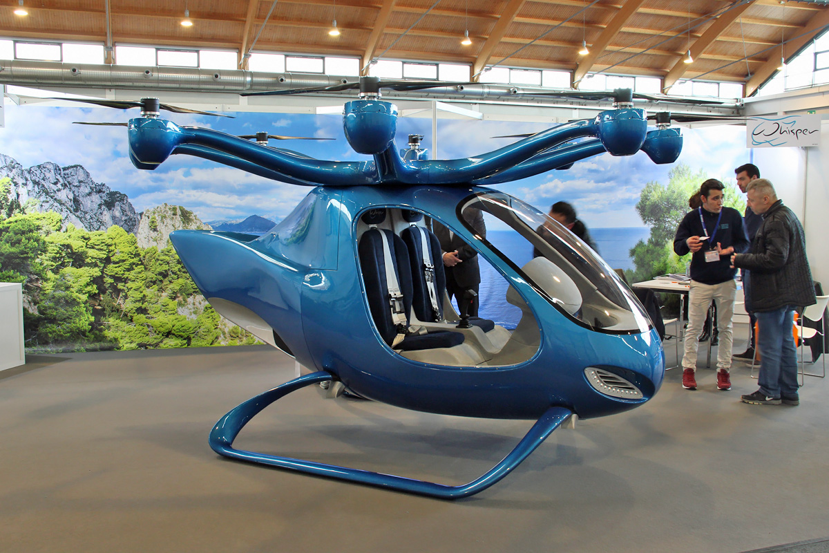 квадрокоптер с пассажиром. пассажирский дрон ehang 184. аэротакси ehang. квадрокоптер размером с машину. пассажирский дрон ehang 184.