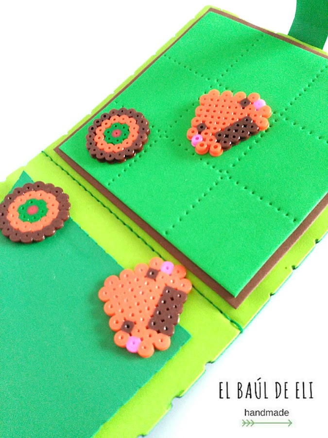 goma eva, tres en raya, hama beads, manualidades fáciles