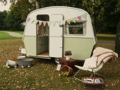 Site Blogspot  Antique Kitchen Furniture on Heart Shabby Chic  Shabby Chic Meets Vintage Caravan