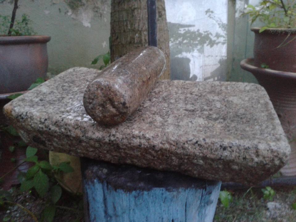 penggiling bumbu batu