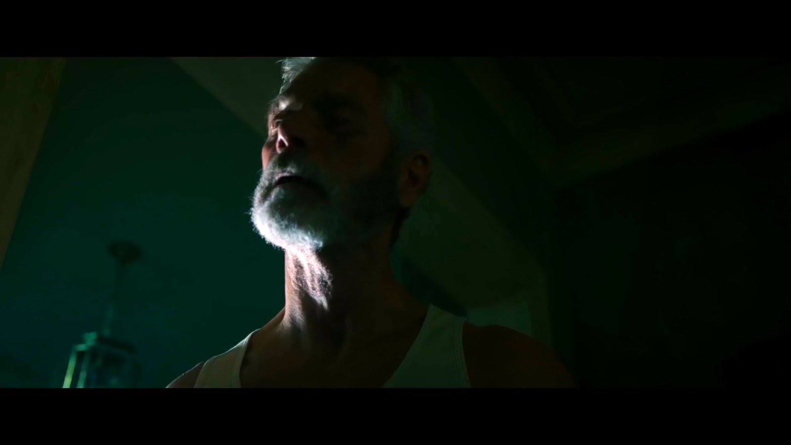 не дыши как норман похитил синди. не дышал не шевелился. не дышал не шевелился. лежит и не шевелится. не дышал не шевелился.