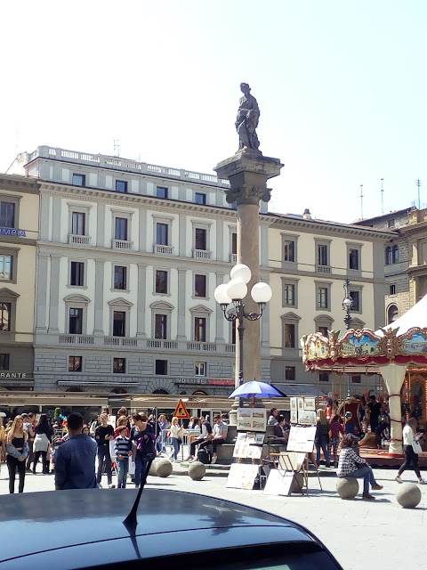 La Colonna dell'Abondanza sur la piazza della Repubblica.