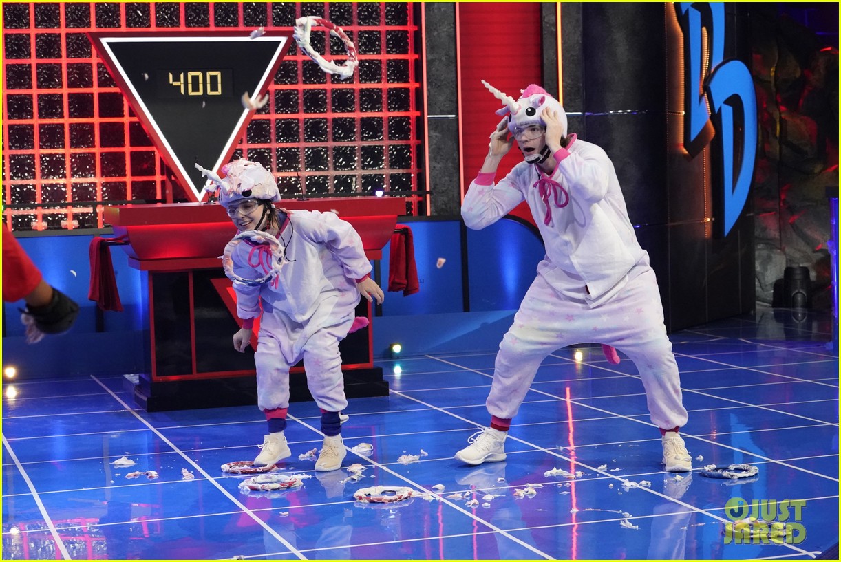 NickALive! First Look Watch Fall Out Boy's Pete Wentz Get Slimed on