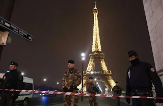 Paris, Bomb Threat, Phone Call, World, Eiffel Tower, Evacuated, Anonymous, Caller Phoned, 1,400 People