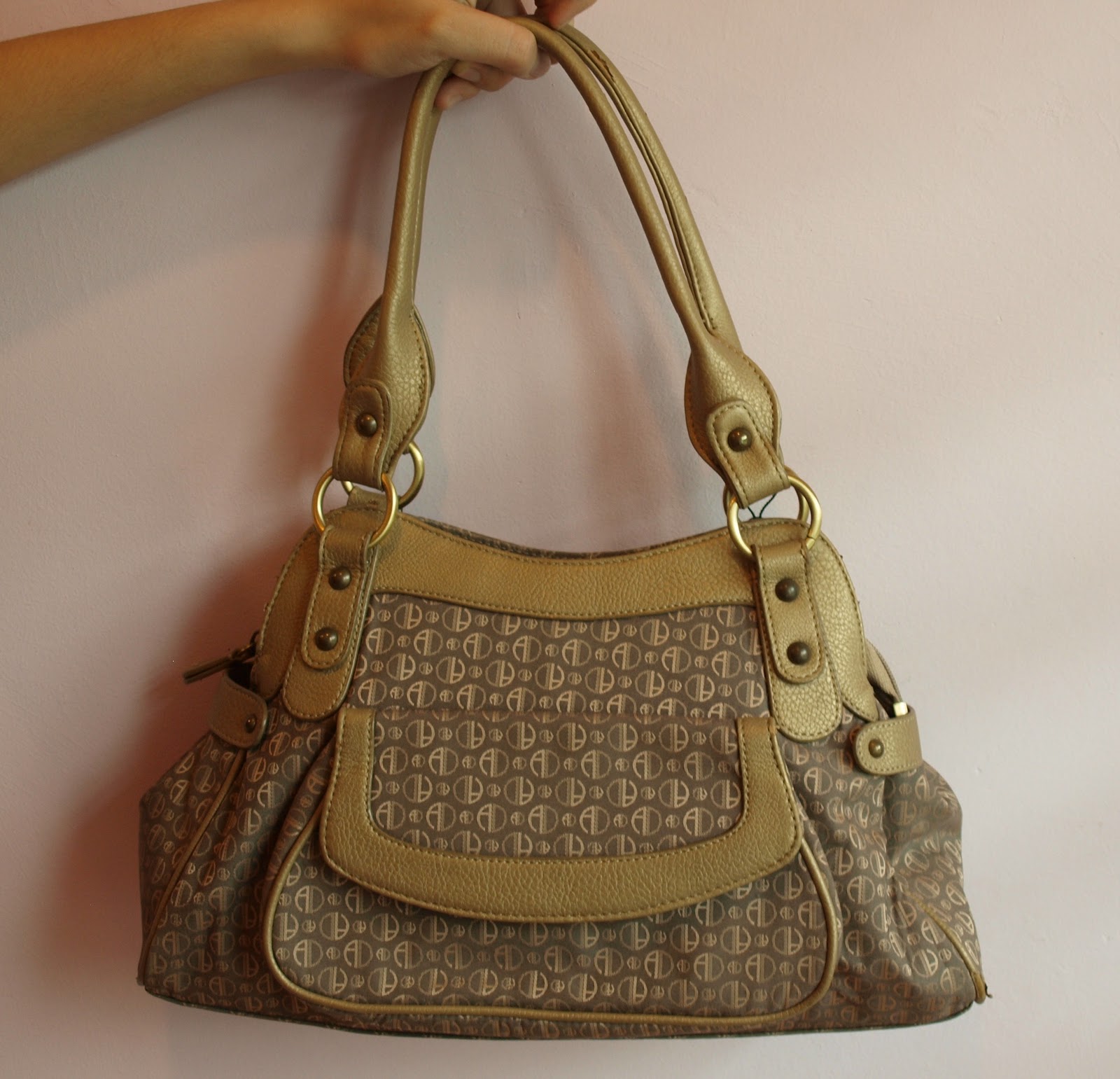 Ravishing Clothes!: Handbags for Sale!