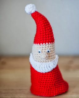 http://translate.googleusercontent.com/translate_c?depth=1&hl=es&rurl=translate.google.es&sl=en&tl=es&u=http://www.loopsan.com/crochet/santa-and-his-mini-elfus-free-pattern/&usg=ALkJrhhAjiErAt94zzpeAoVDrlP2BjSk1g