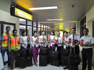 Bandara Internasional Minangkabau – Padang memberikan suasana pelayanan berbeda saat penyambutan Cabin Crew yang mendarat pertama pada tanggal 1 Januari 2017.