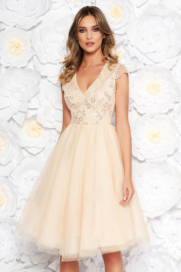 Rochie Artista crem de ocazie in clos din tul cu paiete captusita pe interior cu insertii de broderie Rochie Artista crem de ocazie in clos din tul cu paiete captusita pe interior cu insertii de broderie