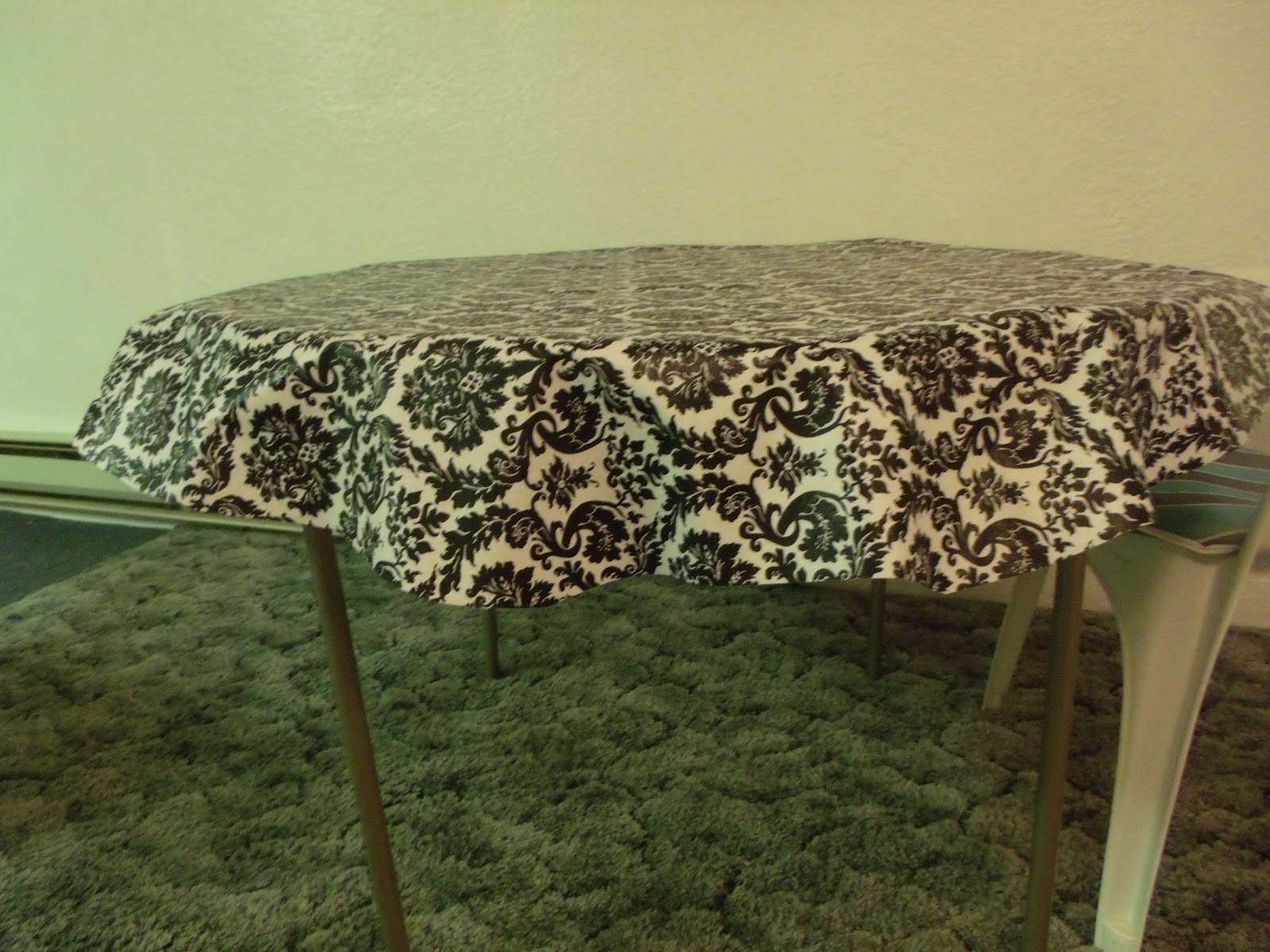 Lisas Crafty Stitches Fitted Vinyl table cloth