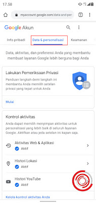 1. Langkah pertama silakan kalian akses akun Google kalian lewat halaman Akun Google, lalu pilih menu Data & personalisasi