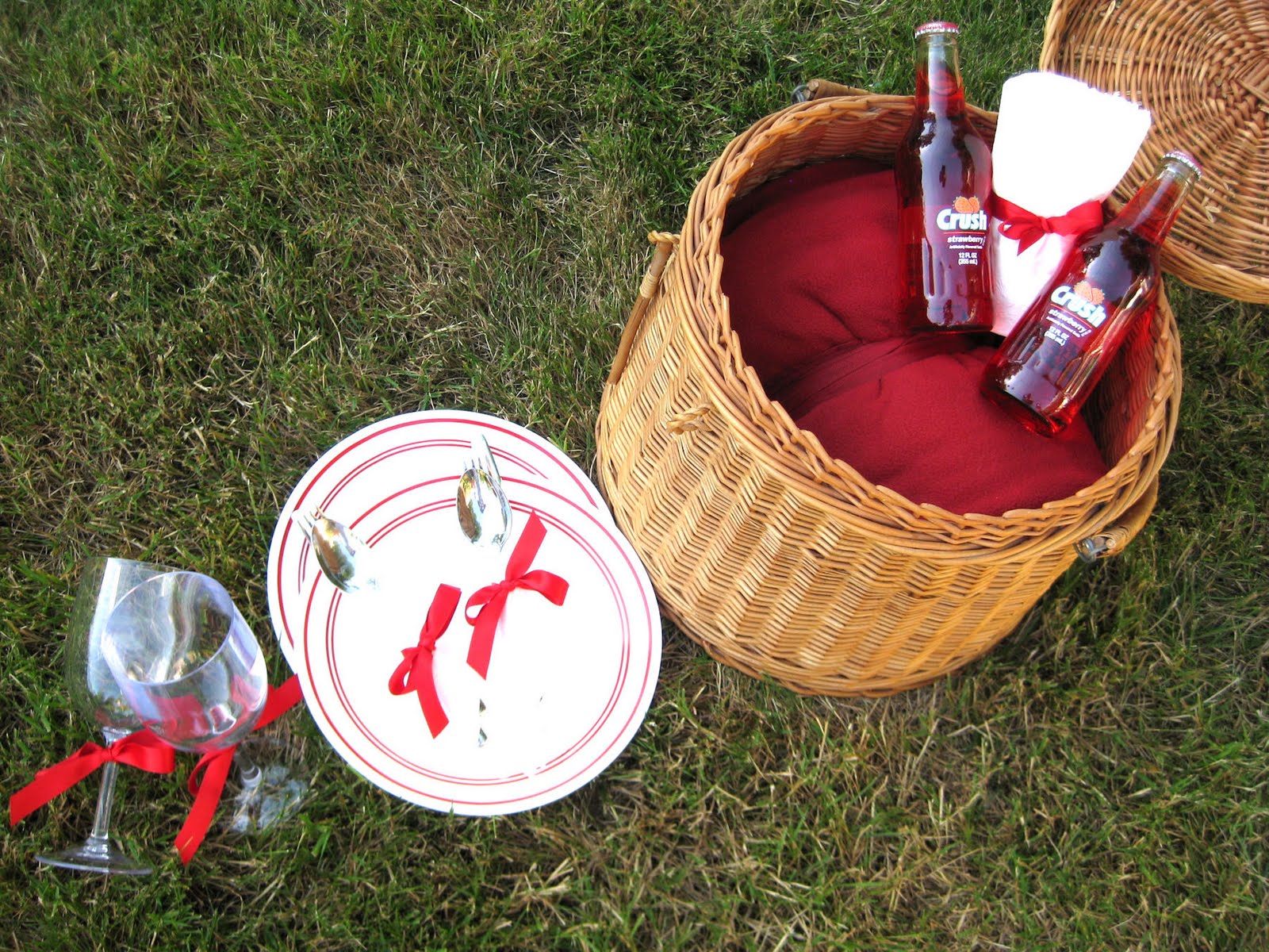 janae king designs Found Treasures Turned Wedding Gift Picnic Basket