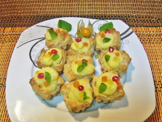 Minitarte cu crema de vanilie si fructe exotice