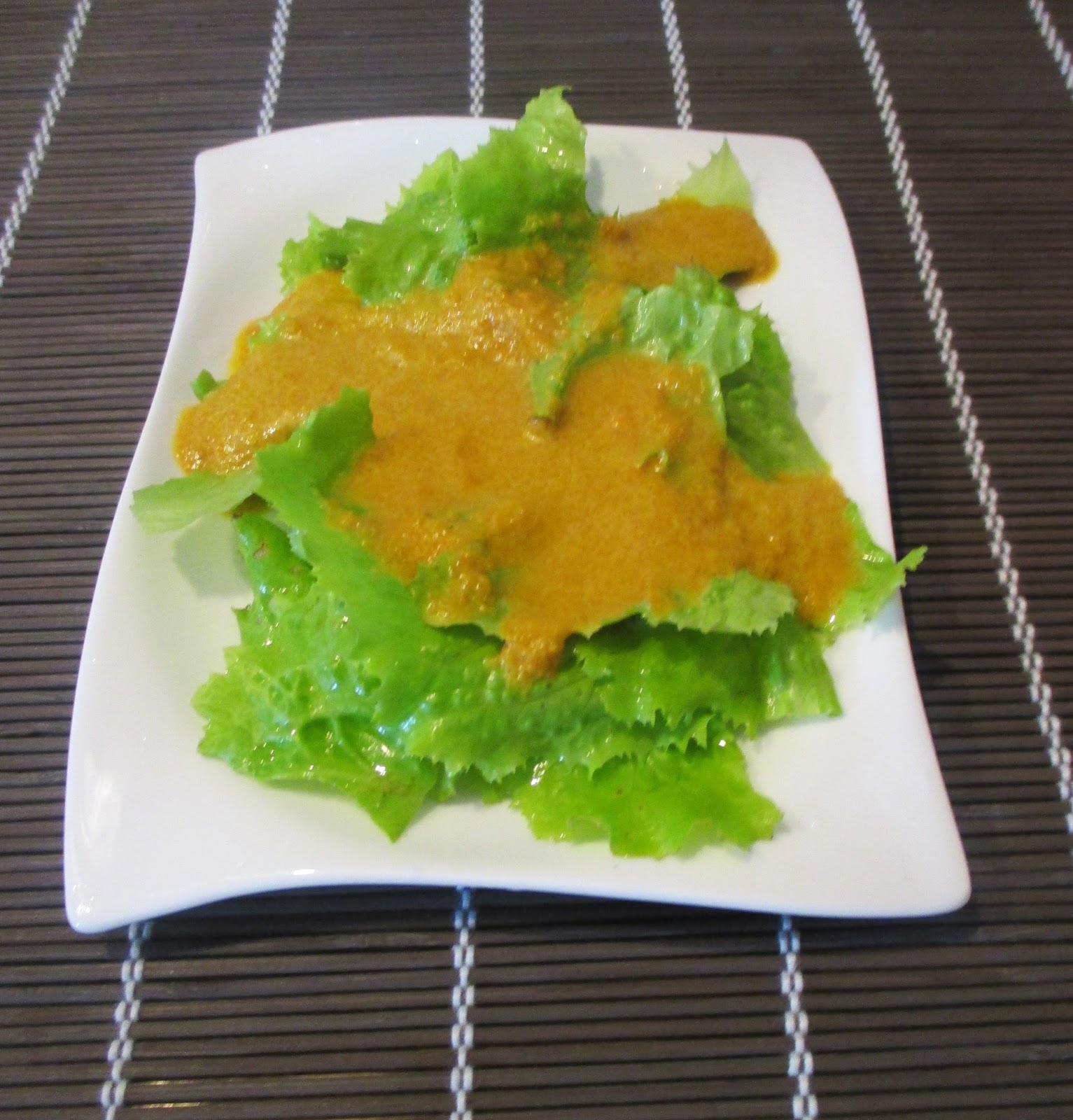 Otaku Family: Salat mit Ingwer-Karotten Dressing