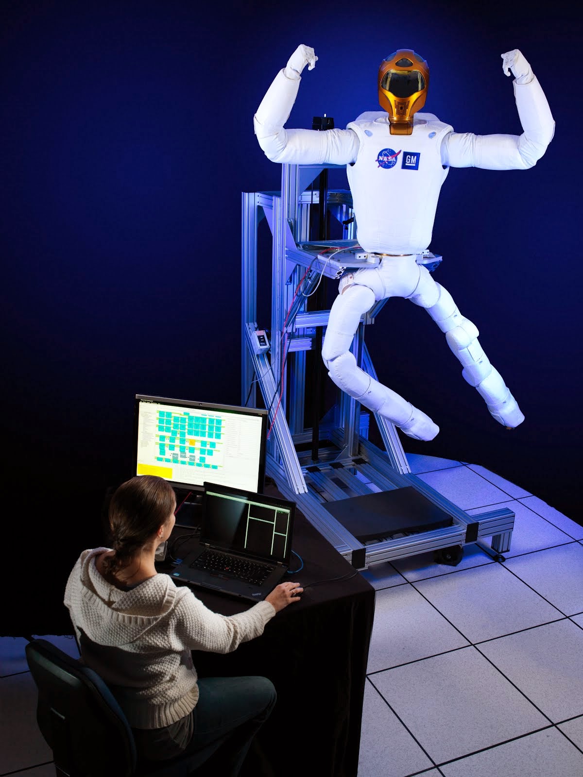 ROBONAUT 2 GETS HIS SPACE LEGS
