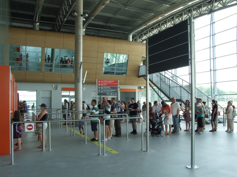 LOTNISKO WARSZAWA MODLIN MODLIN AIRPORT TAXI PARKING HOTEL RENT A