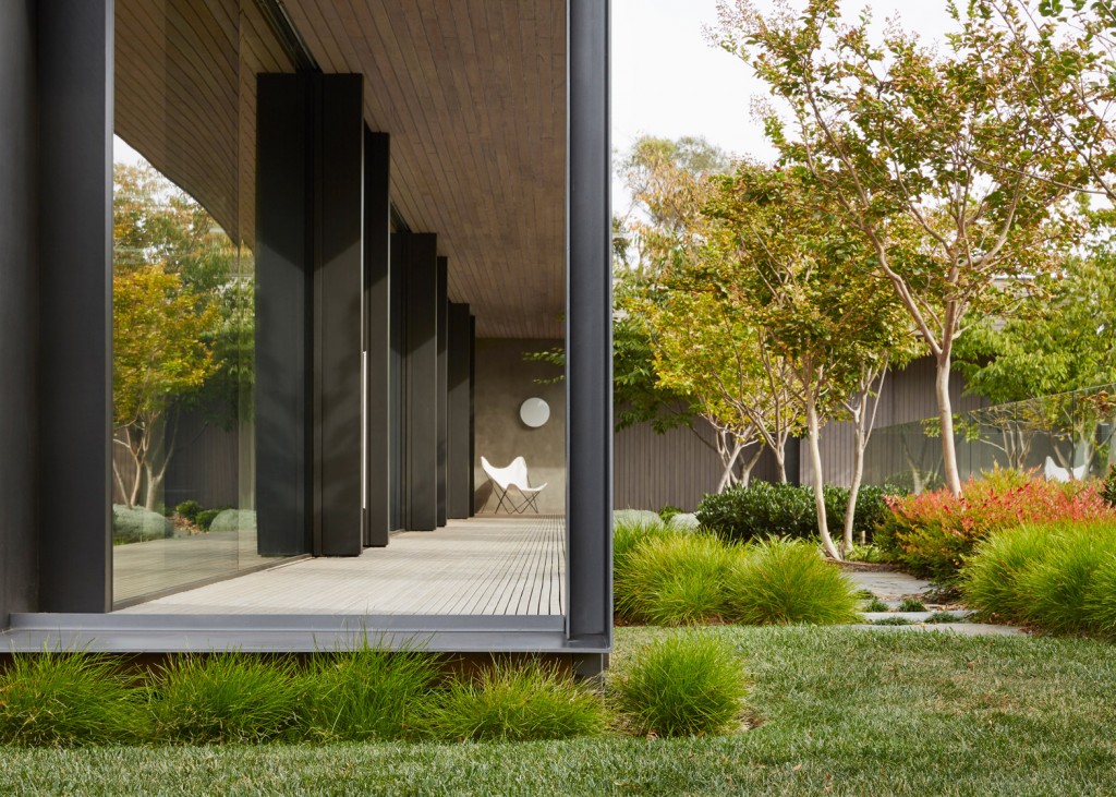 DZnho: INARC, sob direção de Reno Rizzo e Christopher Hansson.